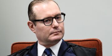Zanin vota contra desoneração, mas mantém acordo para compensação