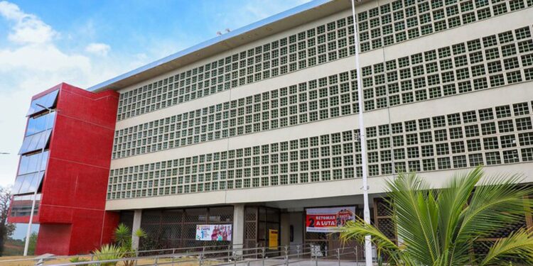 Justiça libera curso de medicina para assentados e quilombolas em PE