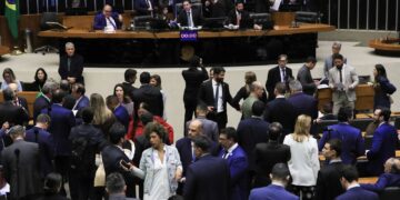 Câmara aumenta penas para crimes como extorsão e escudo humano
