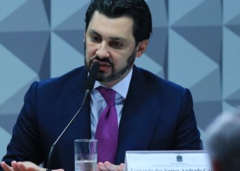 CPMI do INSS: empresário responde a relator, mas se cala para comissão