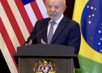 Problema do mundo é ausência de lideranças , diz Lula na Malásia