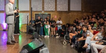 Tecnologia é ferramenta, não garantia de educação, diz Karnal no Rec’n’Play