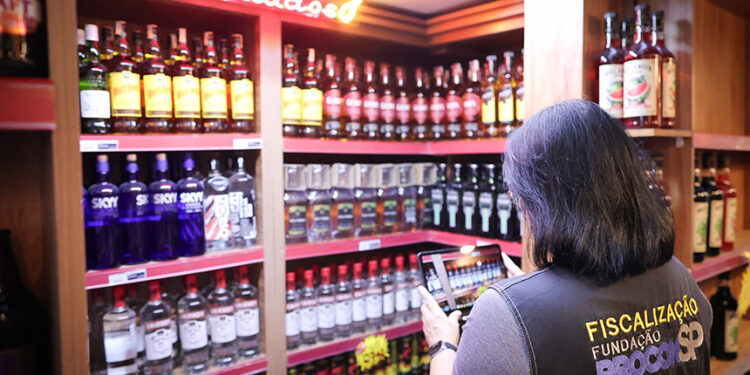 Comissões vão debater bebida adulterada com metanol — Senado Notícias