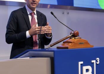 Porto de São Sebastião será leiloado até abril de 2026, diz ministro