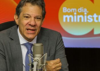 Tarifaço prejudicou mais que beneficiou população dos EUA, diz Haddad