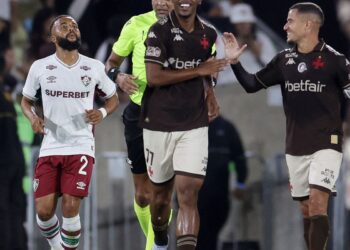 Rayan decide mais uma vez e Vasco derrota o Fluminense no Maracanã