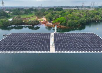 Usina de Itaipu termina montagem de “ilha solar” que vai gerar energia