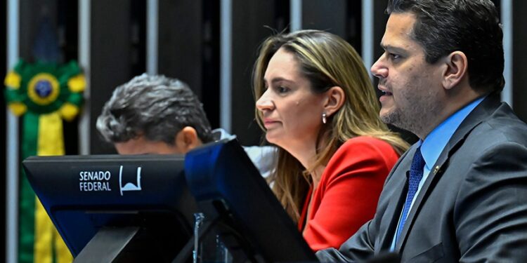 Sessão especial vai celebrar o lançamento do programa Zap Delas — Senado Notícias