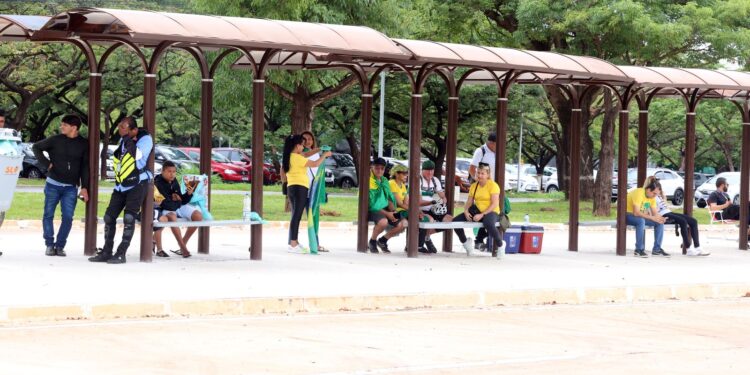Médico e advogados visitam Bolsonaro antes de audiência de custódia