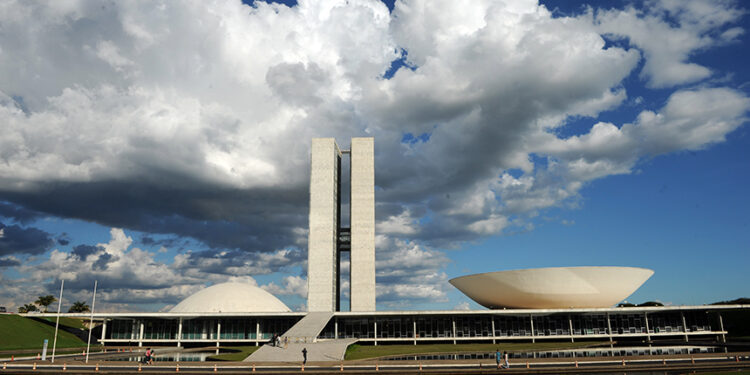 Volta ao Senado projeto que muda regras de processo tributário — Senado Notícias