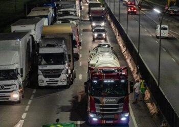 MPF processa caminhoneiros que bloquearam Via Dutra em 2022 