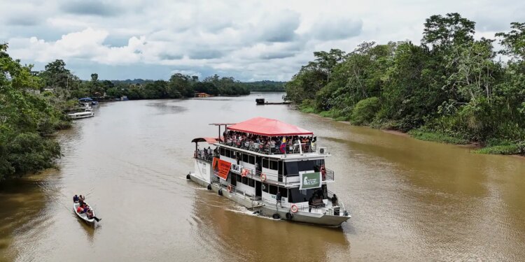 Flotilha Yaku Mama chega à COP30 com demandas de povos indígenas