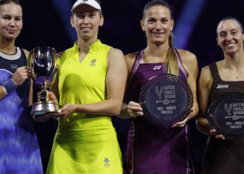 Stefani e Babos perdem na decisão e ficam com o vice no WTA Finals