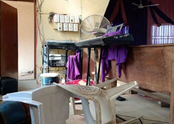 Mais de 300 pessoas são levadas de escola na Nigéria