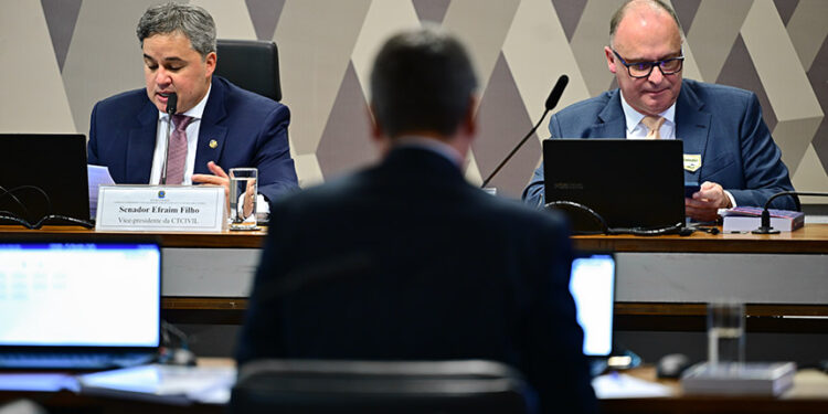 regras contratuais devem garantir equilíbrio, destacam juristas — Senado Notícias