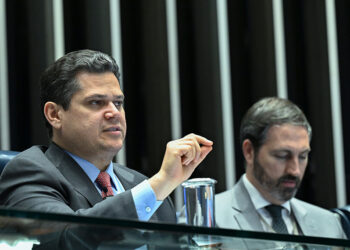 Aposentadoria especial para agentes de saúde será votada na terça, anuncia Davi — Senado Notícias