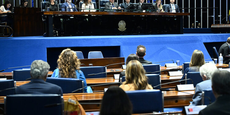 Carlos Chagas Filho é reconhecido como ‘visionário’ em sessão de homenagem — Senado Notícias