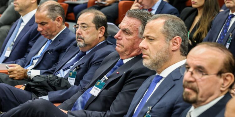 Defesas de Bolsonaro e de outros réus contestam execução das penas