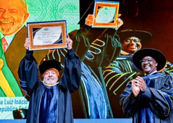 Lula recebe título de doutor honoris causa em Moçambique