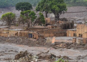 Desastre de Mariana completa 10 anos e moradores ainda buscam justiça