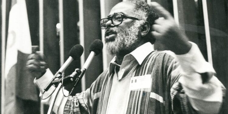 Entrega da Comenda Abdias Nascimento marca o Dia da Consciência Negra — Senado Notícias