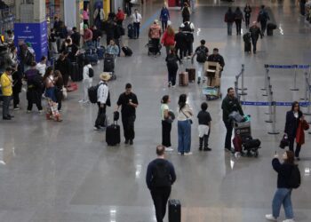 Turismo internacional no Brasil bate recorde em 2025