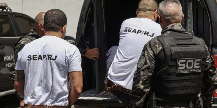 Chefes do Comando Vermelho são transferidos para presídios federais