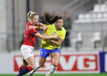 Seleção feminina perde para Noruega em penúltimo compromisso do ano