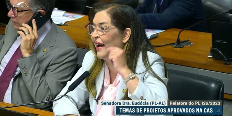 CAS aprova marco regulatório contra o câncer — Senado Notícias