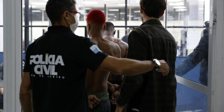 Policiais civis do RJ cobram adicional de 100% sobre pensão por morte