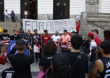 Entregadores protestam contra modalidade nova de trabalho do iFood