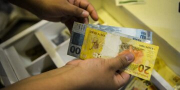 Lote extra de R$ 156,4 milhões do abono salarial será pago hoje