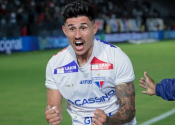 Bareiro marca, Fortaleza vence Bragantino e respira no Brasileirão
