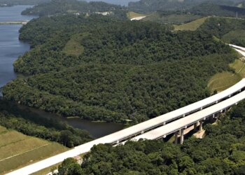 Caminhão interdita Rodoanel em São Paulo e PM é acionada