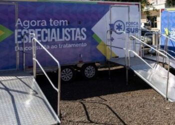 Saúde instala consultórios móveis em cidade devastada por tornado