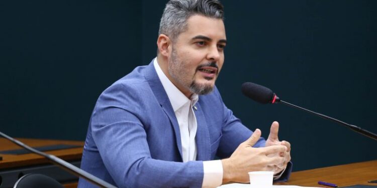 Comissão aprova regime tributário especial para transporte coletivo alternativo – Notícias