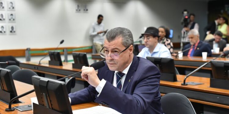 Comissão aprova projeto que prioriza infraestrutura de comunicação em áreas de desastre – Notícias