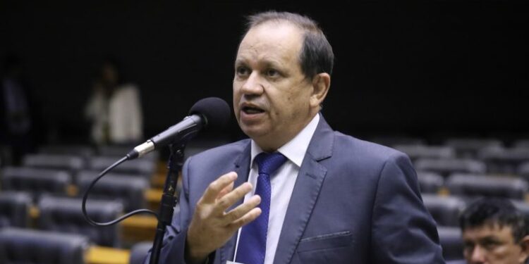 Comissão atribui a bombeiros definir regras para instalação de tomada de carro elétrico – Notícias