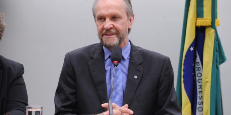 Debatedores pedem mudanças na habitação popular para evitar perda de imóvel por dívida de condomínio – Notícias