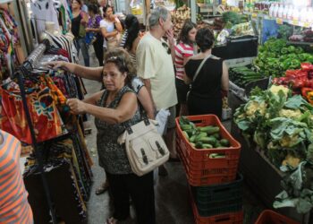 INPC recua para 0,03% em outubro e acumula 4,49% em 12 meses