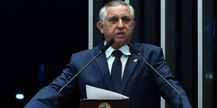 Izalci cobra valorização das polícias e defende educação para combater crime — Senado Notícias