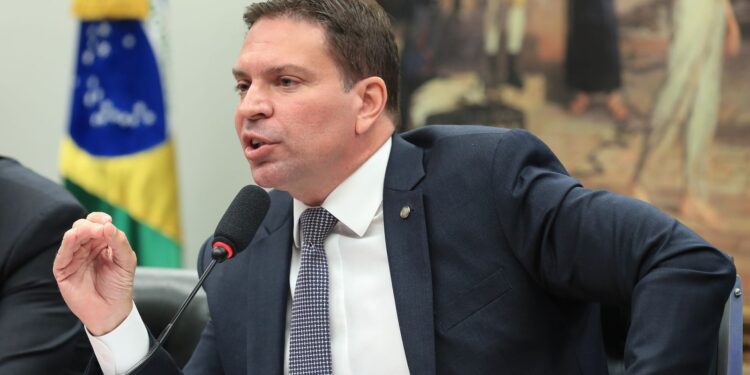 Moraes comunica Câmara sobre perda do mandato de Ramagem