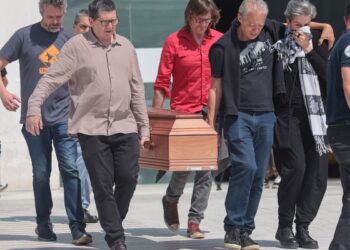 Familiares, amigos e políticos se despedem de Paulo Frateschi na Alesp