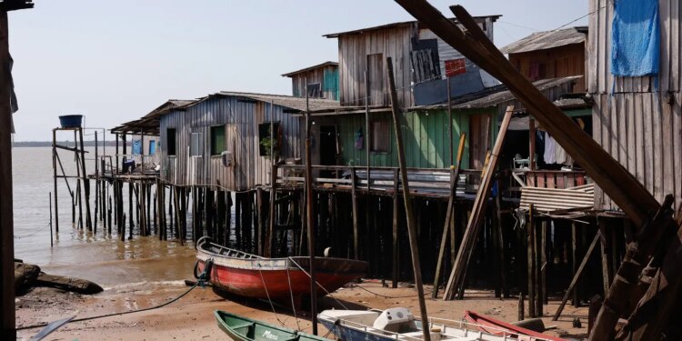 COP30: Vila da Barca, em Belém, expõe desafios da justiça climática