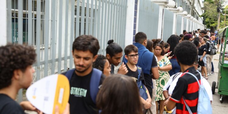 Candidatos relatam expectativa para 2º dia de prova do Enem 2025