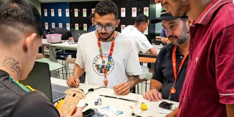 Projeto usa robótica para reintegrar jovens privados de liberdade