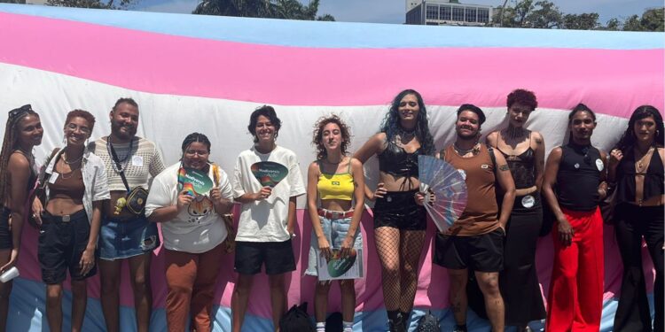 Marcha trans e travestis pede garantia de direitos e fim da violência