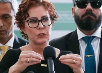 Zambelli deve ficar presa em Brasília se for extraditada pela Itália