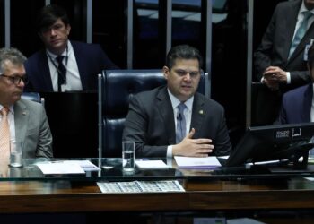 Após decisão de Mendes, Alcolumbre fala em votar PEC do Marco Temporal