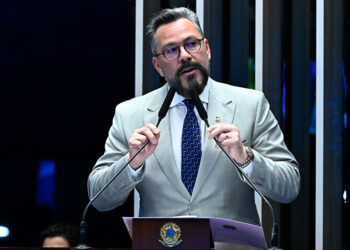 Alan Rick defende projeto que autoriza parcerias privadas para trabalho de presos — Senado Notícias